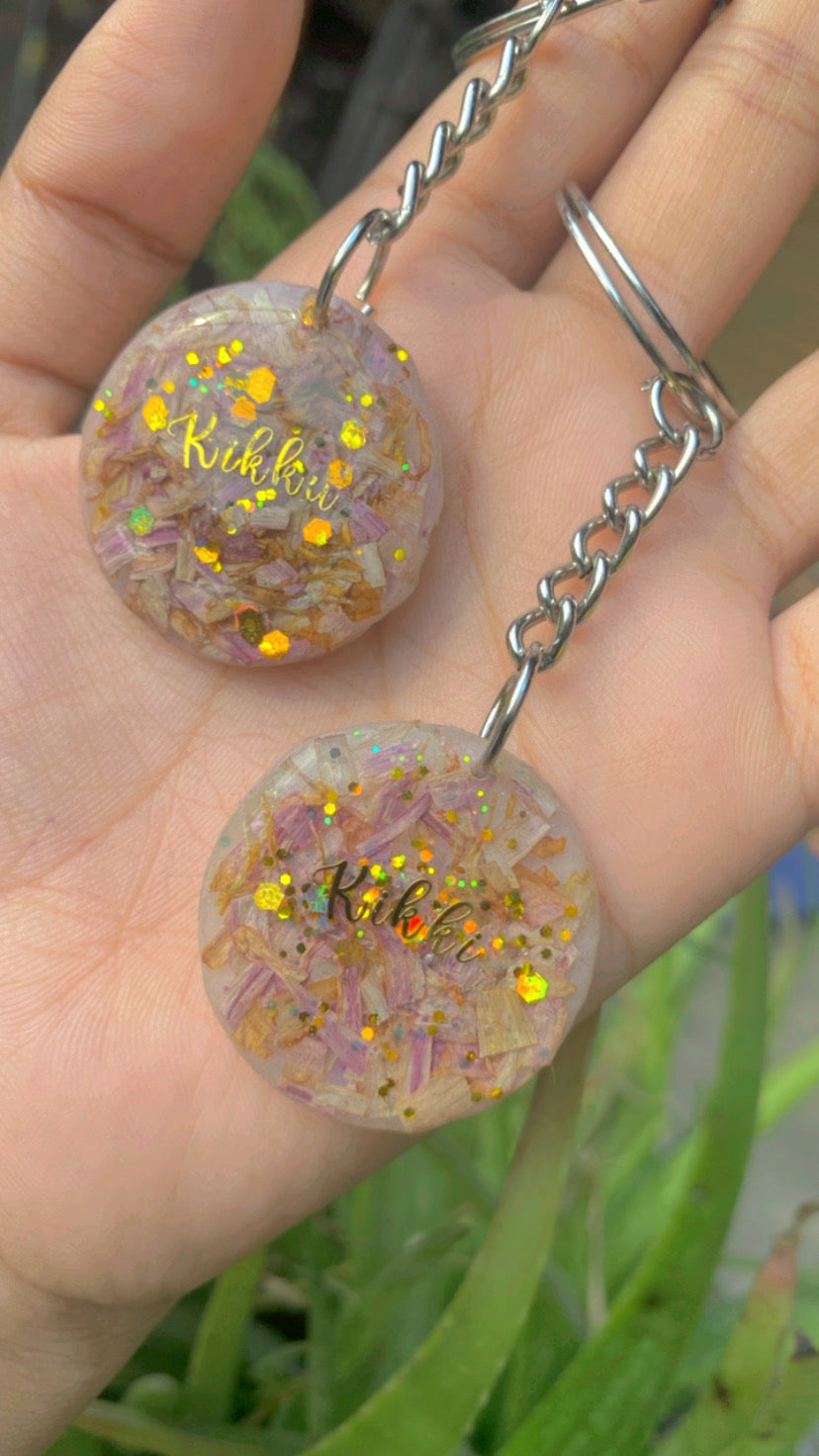 Flower 🌼 keychains with name.