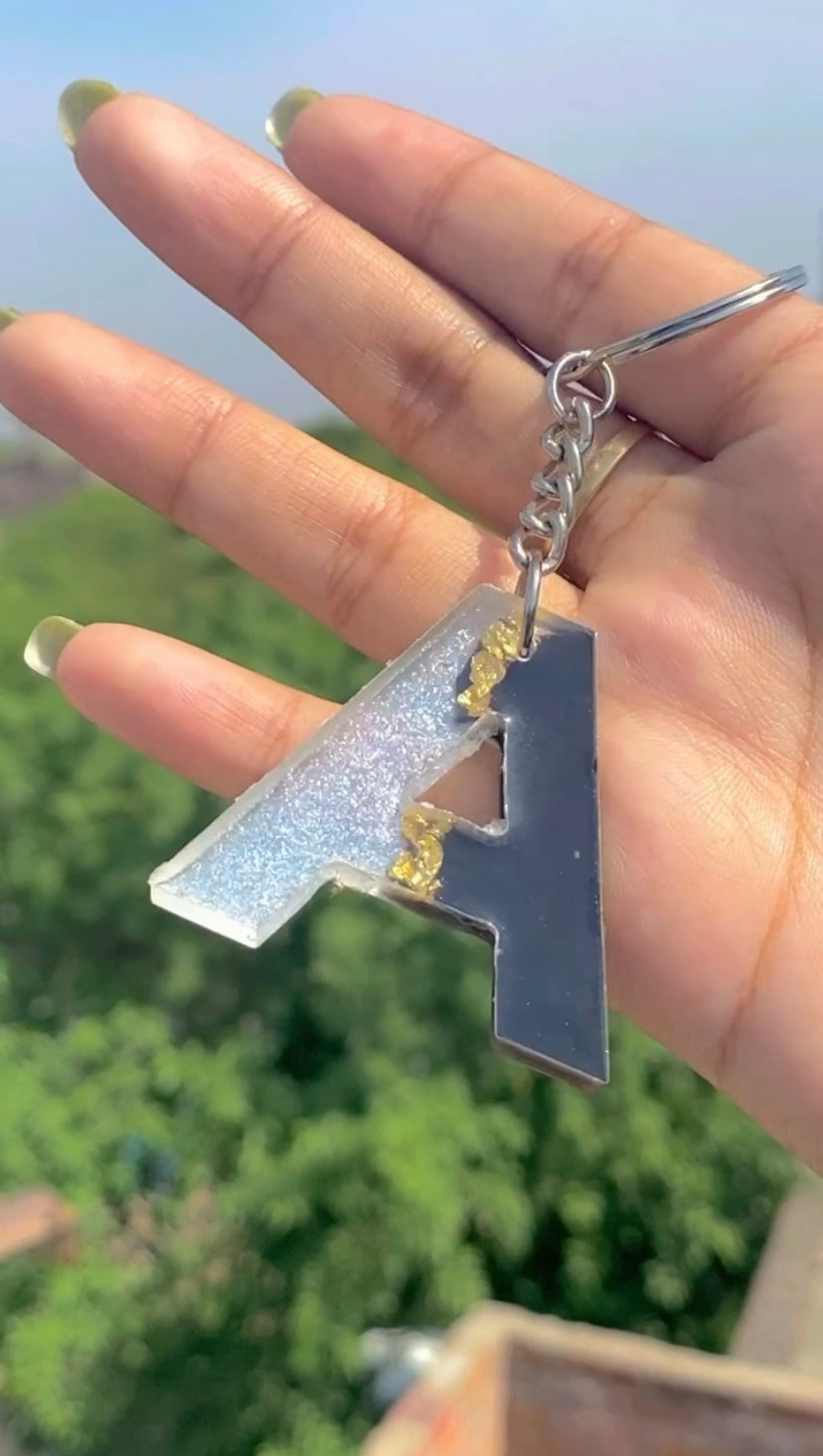 Customised resin keychain 💫❤️