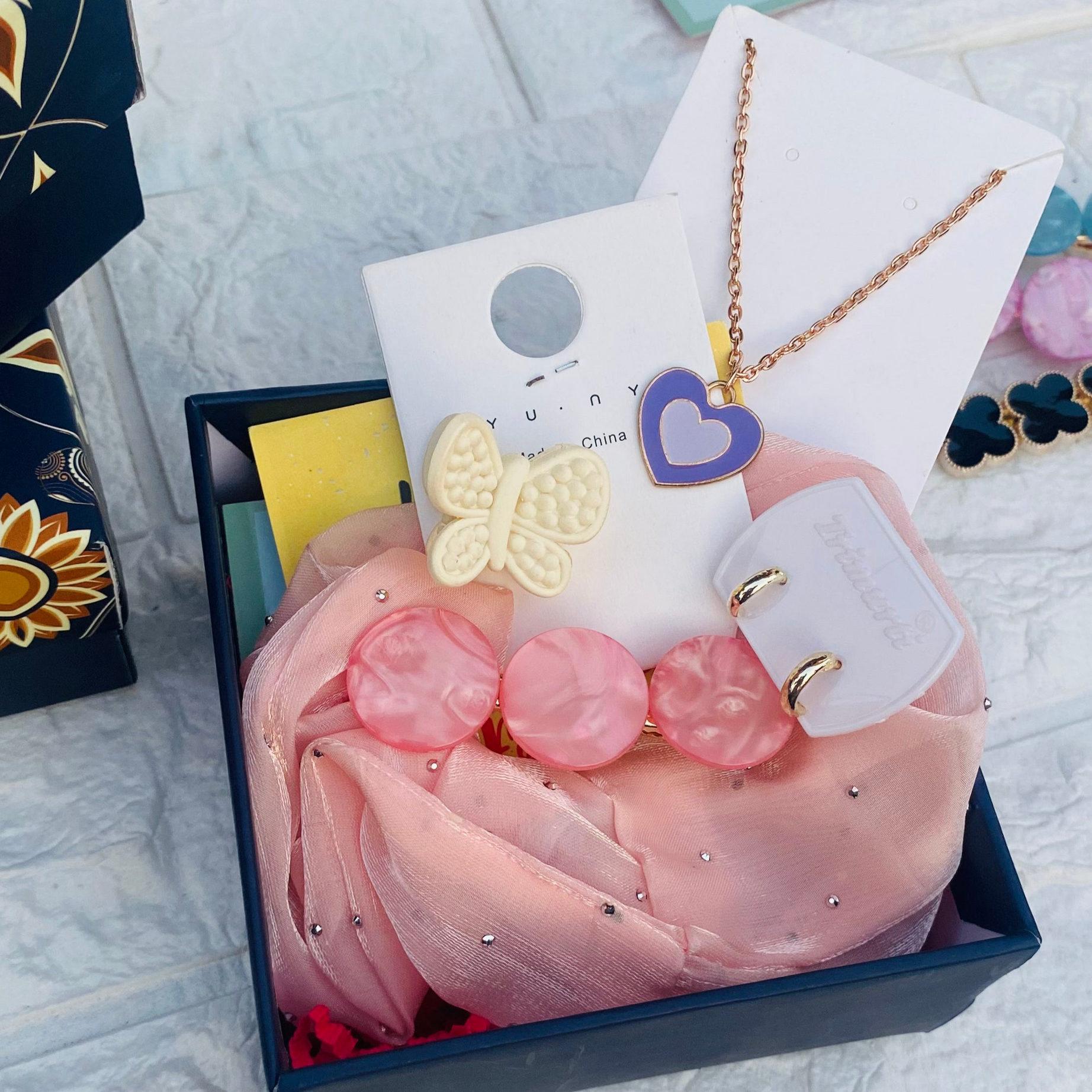 Ultimate Beauty Accessories Hamper ✨🎁 (any random accessories)
